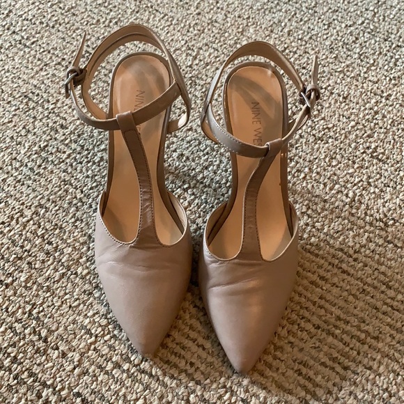 Beige leather Nine West heels. T-strap - Picture 1 of 7